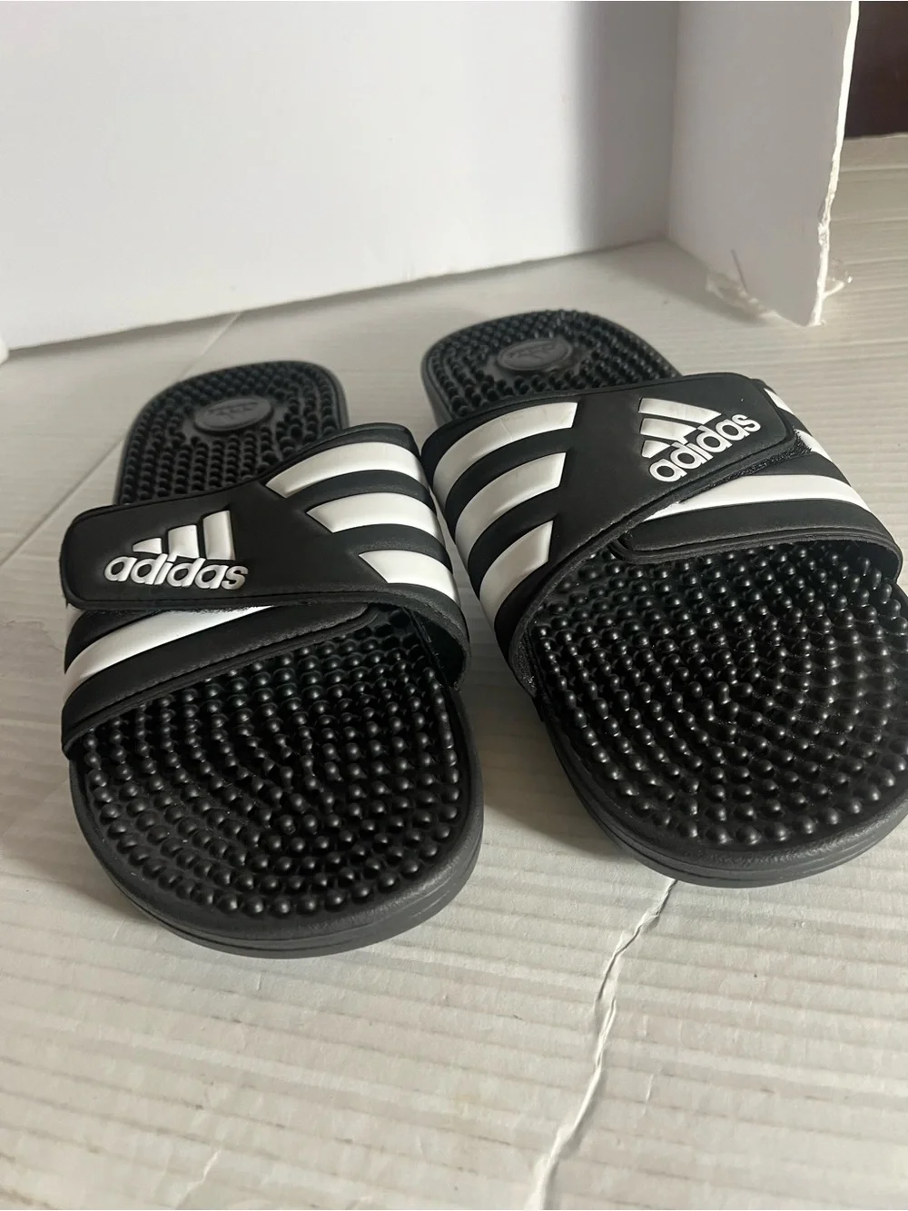 adidas slides size